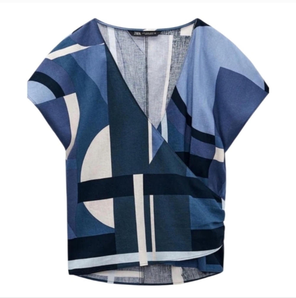 🩵💥 Zara Blue and White Patterned Top